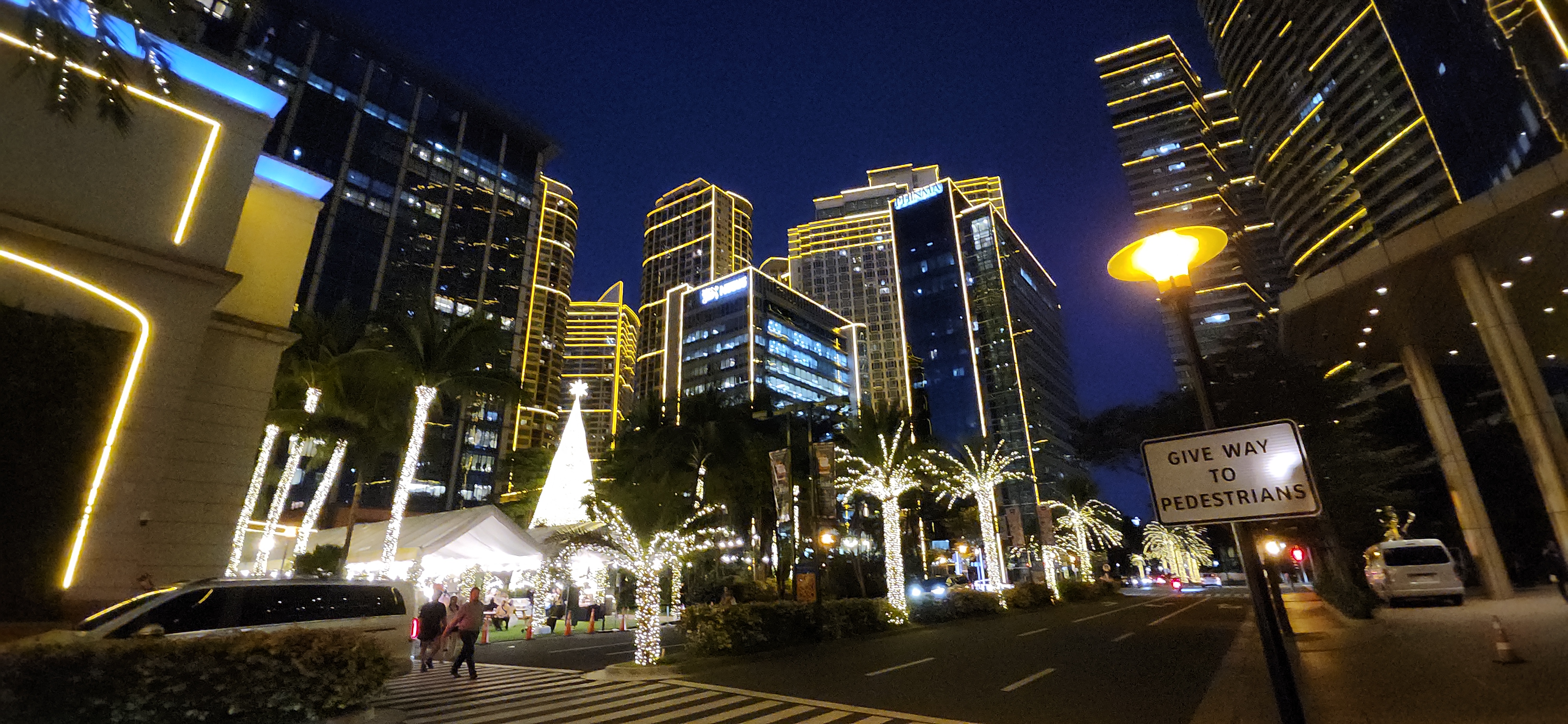 Power Plant Mall Exterior Xmas