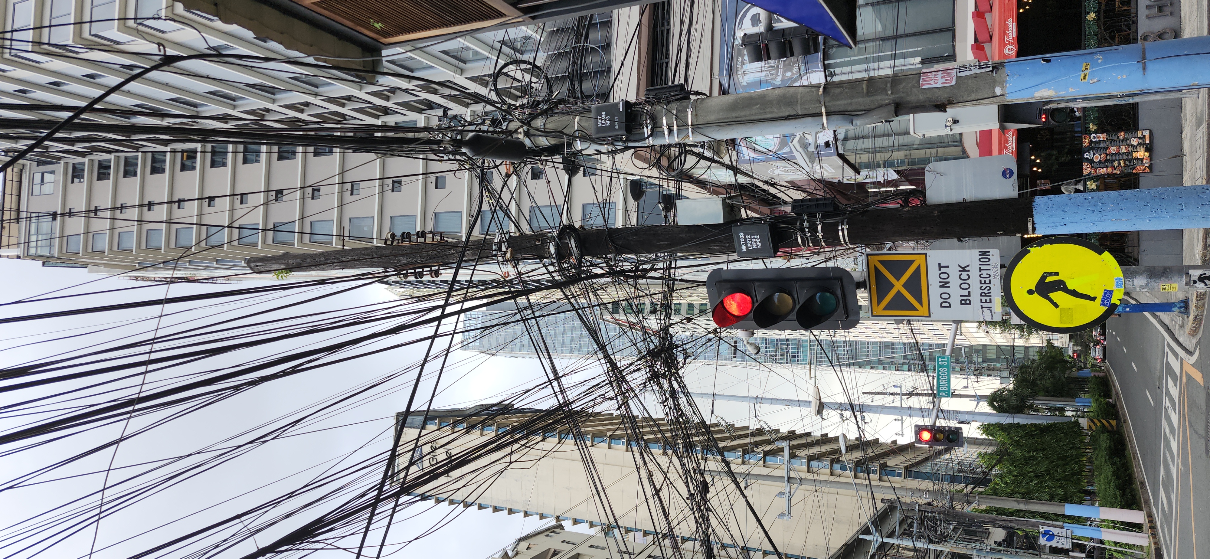 Some Crazy Cables at P. Burgos